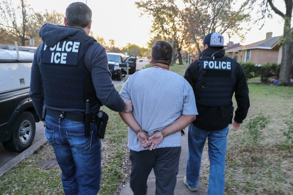 Tus derechos ante ICE durante una detención