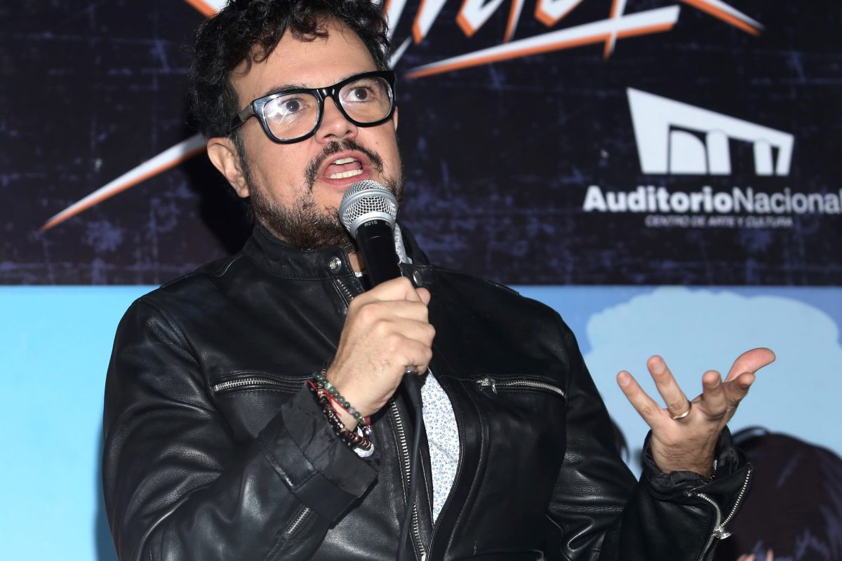 Syntek recordó que trabajó con Peter Byrne y que incluso llegaron a terminar una canción en el estacionamiento de un estudio.