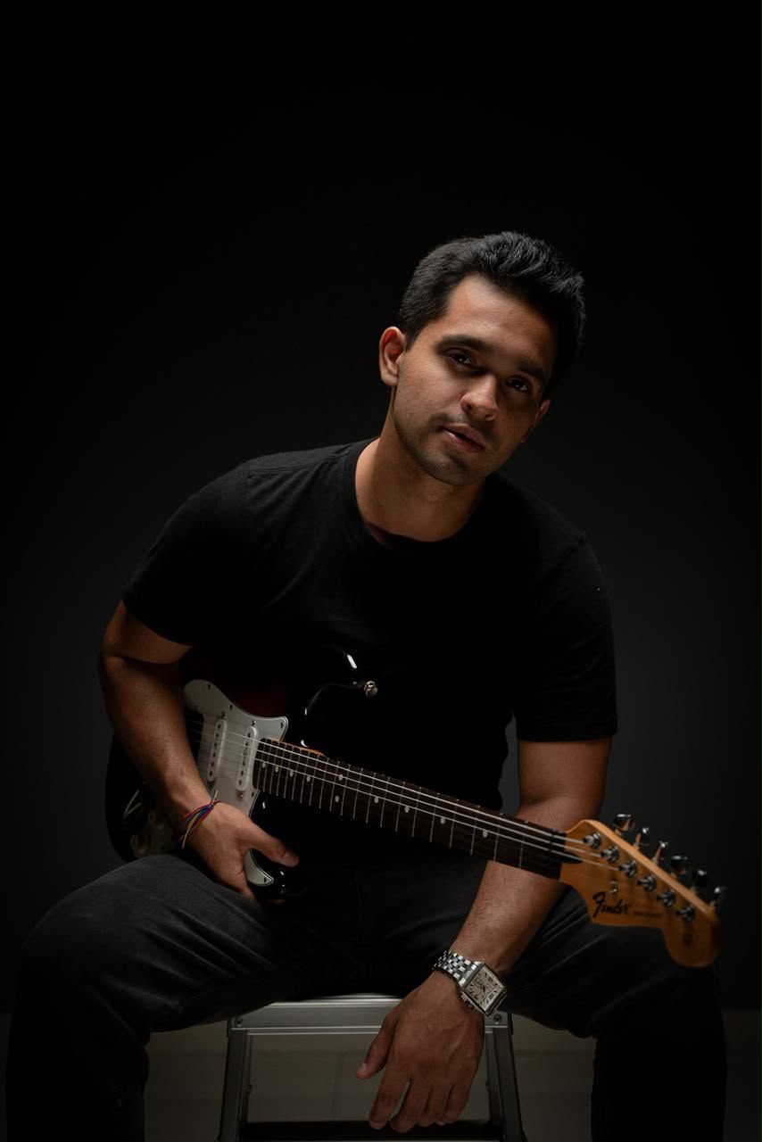 SACE asegura que la música estuvo presente desde su infancia y recuerda entre sus primeras influencias a bandas como Red Hot Chili Peppers y Nirvana. Crédito: SACE / Redes sociales.